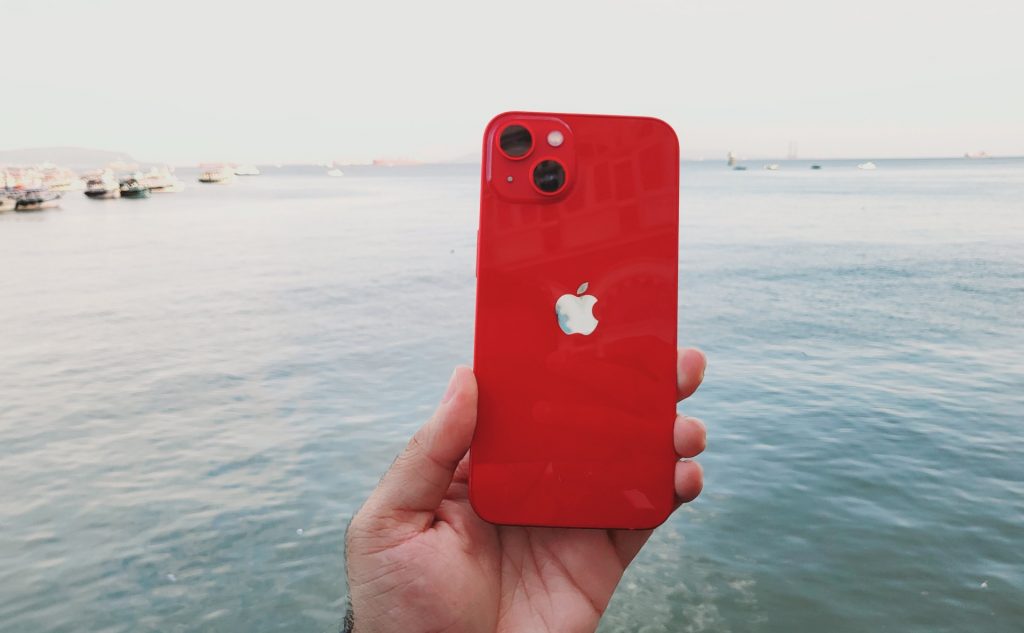 iPhone13_back_product_red